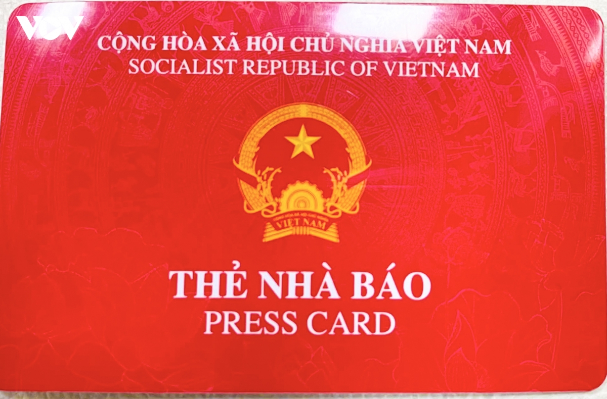Mẫu thẻ nhà báo mới và 5 hình thức phát ngôn, cung cấp thông tin cho báo chí